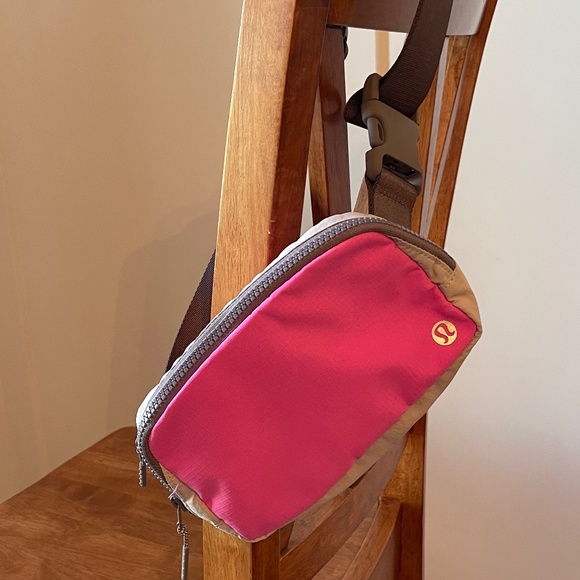 lululemon athletica Bags Nwot Lululemon Everywhere Belt Bag In Pow